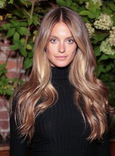 Honey Brown Hair Color, Rambut Brunette, Honey Brown Hair, Dreamy Aesthetic, Hair 2024, Dark Blonde Hair, Long Blonde, Hair Color And Cut