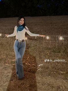 Cow Girl Outfits Ideas Mexican, Thanksgiving Outfit Vaquera, Vaquera Outfit Cold Weather, Blues Rock Outfit, Cowgirl Mom Outfits, Light Blue Jean Outfit Women, Mexican Fall Outfits, Outfits For Mexico Ranch, Cute Western Outfits Party