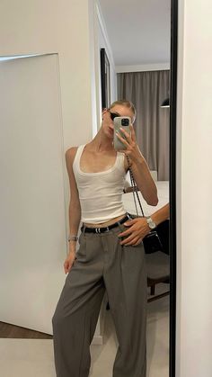 Pegged Pants Outfit, Pegged Pants, Peg Pants, Trendy Fashion Women, Outfits Casuales, Casual Fits, Pants Outfit, Simple Outfits, Fashion Inspo Outfits