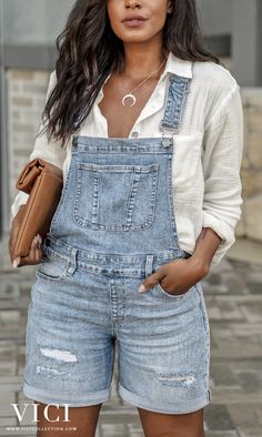 Overalls Outfit Dressy, Summer Dresses Diy, Designer Summer Dresses, Jean Jacket Outfits, Denim Overalls Shorts