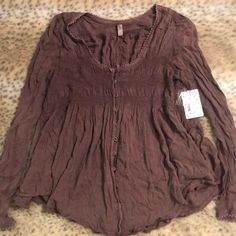 Free People Shirt New With Tags Brown Casual Long Sleeve Top For Fall, Cotton Tops With Buttons For Fall, Cotton Button Tops For Fall, Casual Brown Cotton Blouse, Casual Brown Blouse With Relaxed Fit, Spring Long Sleeve Tops With Buttons, Fall Cotton V-neck Shirt, Brown Cotton Tops With Buttons, Brown Long Sleeve Cotton Blouse