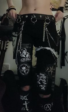 Crust Punk Fashion, Punk Fashion Men, Alt Style Outfit, Crust Pants, Edgy Fits, Denim Diy Clothes, Punk Pants, Quirky Fashion