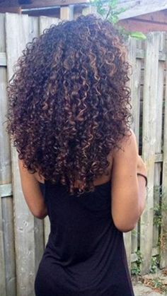 High Light Curly Hair, Light Brown 3b Curly Hair, Curly Hair Balayage Black, Brown Balayage On Black Curly Hair, 3b Curly Hair Long Layers, 3b Hair Layers, Golden Brown Highlights Curly Hair, Golden Highlights Brown Hair Curly, Curly Cut Long Layers