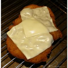 some kind of food that is sitting on a rack