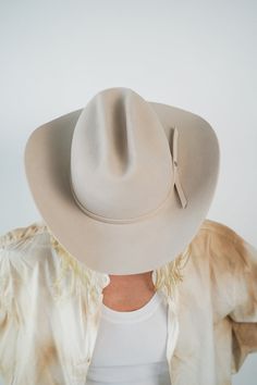 Introducing the light beige Breezy Vision cowboy hat—a timeless piece crafted in our classic silhouette, complete with a refined center crease and a flanged brim. This versatile hat features a tonal self-fabric band, accented by a sleek round silver stud that adds a touch of subtle sophistication. Each hat is handcrafted in our Stockholm studio, ensuring exceptional quality and a perfect fit for all. Beige Cowboy Hat, Cowboy Hat Styles, Bolero Hat, Hat Style, Cowboy Style, White Fur, Felt Hat, New Version, Fedora Hat