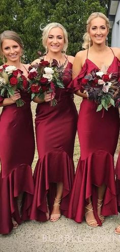 the bridesmaids are all wearing red dresses and holding bouquets in their hands