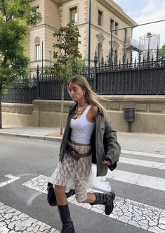 Look Da Festival, Biker Boots Outfit, Traje Cowgirl, Look Festival, Fest Outfits, Estilo Indie, Downtown Outfits, Chique Outfits