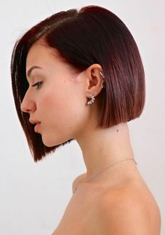 Stella Cini, Bob Wedding Hairstyles, Angled Bob Haircuts, Bob Haircuts For Women, Short Haircut, Bob Haircut, Short Bob Hairstyles