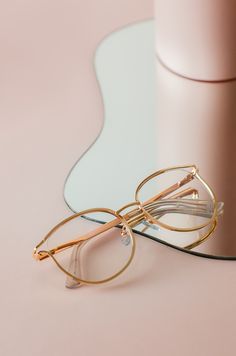 Eyewear Photography Ideas, Eye Glasses Photography Ideas, Spectacles Photography, Glasses Photography Ideas, Glasses Product Photography, Sunglasses Photography, Glasses Photoshoot, Glasses Photography, Sunglass Product Photography