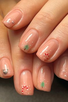 Christmas Nail Designs For Small Nails, Christmas Nails Small Design, Christmas Candy Nails Designs, Christmas Inspired Nails Simple, Christmas Nails For 11 Yrs Old, Small Christmas Nail Designs, Christmas Nails For 12 Yrs Old, Simple Christmas Design Nails, Christmas Nails Short And Simple