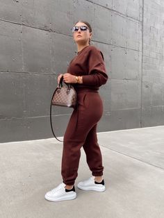 Matching Sweatsuit Outfits Women, Julia Marie B Outfit, Tracksuit Outfit Women, Sweat Suits Outfits, Sweatsuit Outfits, Sweatsuit Outfit, Exercise Outfits, Julia Marie