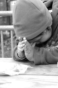 a little boy sitting on top of a bench holding his hands to his face with the words don't forget to pray today, because god didn't forget