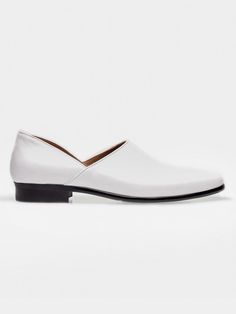 Composition : natural cowhideColor : 230,235,240,245,250,255,260,265,270,275,280,285,290Country of Origin : KOREA White Leather Slip-ons With Stitched Sole, Modern Leather Slip-ons With Pointed Toe, White Leather Slip-ons With Leather Footbed, White Leather Shoes With Removable Insole, White Leather Shoes With Pointed Toe And Removable Insole, White Leather Sole Plain Toe Slip-ons, White Slip-ons With Leather Sole And Plain Toe, White Plain Toe Slip-ons With Leather Sole, White Leather Shoes With Leather Footbed