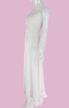 White Ao Dai Red Crystal Lace Wedding- Ao Dai Kết Đá Pha Lê Cô Dâu ngực 36Eo 28Nách 14Tay 12Cổ 14Dài 54 Sweep Train Wedding Dress With Sweetheart Neckline, Long Lace Wedding Gown, Ceremonial Gown With Sweep Train, White Lace Bodice Wedding Dress For Formal Occasion, Fitted Bridal Evening Dress, Fitted Evening Dress For Bride, White Long Wedding Gown, Long White Wedding Gown, White Mother Of The Bride Dress For Wedding