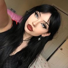 e1or4 💌 Goth E-girl Makeup, Punk Makeup, Alt Makeup, Dragon Earrings, Alternative Makeup, Emo Makeup, Edgy Makeup, Cute Makeup Looks