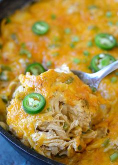 This easy Jalapeno Popper Chicken Skillet is a satisfying cheesylow carb casseroleAt under 3 net carbs per serving this will be a new favorite Easy Chicken Breast Recipes, Slow Cooker Shredded Chicken, Easy Skillet Meals, Veggie Fries, Easy Keto Meal Plan, Chicken Skillet Recipes, Chicken Skillet