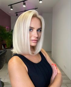 Bright Blonde Bob, Light Blonde Bob, Blonde Lob Hair, Fresh Haircuts, Blond Bob, New Year Hairstyle, Blonde Lob, Hairstyles 2024, Fresh Haircut