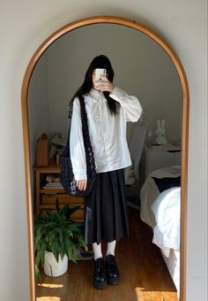 Collard Shirt Outfit Women, Reading Outfits, Japanese Modest Outfit, Japanese All Black Outfit, Grandma Outfits, Black Dress Japanese Style, Japanese School Outfits Long Skirt, Black Japanese School Outfit, Blue Blouse Outfit