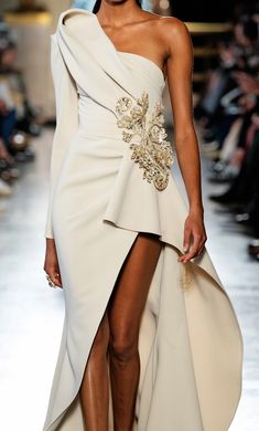 Elie Saab Couture, Fashionable Dresses, Fantasy Dresses, Fashion Dresses Online, Elegant Party Dresses, Wedding Dress Couture, I Try, Elie Saab, Grown Up