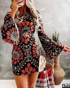 Fisdy - Vestido casual con estampado floral y mangas de campana Dress With Tights, Chic Type, Lace Lingerie Set, Vestido Casual, Bell Sleeve Dress, Petite Outfits, Casual Fall Outfits, Fashion Wear, Olivia Mark