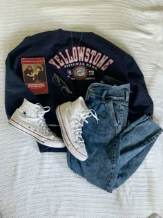 Dad Core Outfits, Simple Masc Outfits, College Boy Outfits, Soft Masc Outfits For Women, White Converse Outfit, Normcore Aesthetic, Masc Outfit Ideas, Surfergirl Style, Downtown Outfits