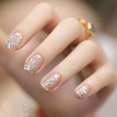 Nail Art Mariage, Nail Design Glitter, Harry Styles Nails, Nail Art Glitter, Braut Make-up, Nail Art Wedding, Bride Nails, Sparkly Nails, Bridal Nails