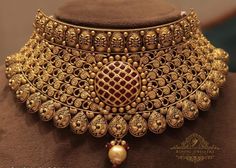 Bridal Jewelry Ideas, Bridal Choker Necklace, New Gold Jewellery Designs, Antique Gold Jewelry Indian, Bridal Jewelry Vintage