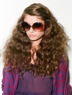 Quick Waves, 70s Hairstyles, Blond Rose, Disco Hair, 70s Hair, Waves Hair, Side Part Hairstyles, Magazine Vogue, Big Curls