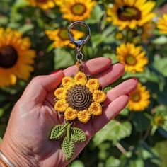 Crochet Sunflower Keychain, Crocheted Sunflower, Small Crochet Gifts, Sunflower Keychain, Crochet Business, Kawaii Crochet, Crochet Stitches Video