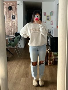 Casual Clogs Outfit, Clog Outfit Black Women, Cute Outfits With Clogs, Women Clogs Outfits, Burken Stocks Clog Outfit, How To Style Clogs Outfit, Birkenstock Clog Outfits Women, Birkenstock Clogs Outfit Black Women, Jeans And Clogs Outfit