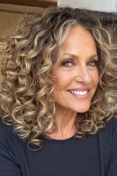 36 Curly Hairstyles for Women Over 60 to Inspire Your Next Cut! - Bangz Hair Design Grey Hair With Bangs, Curly Shag Haircut, Short Spiky Haircuts, Short Curly Hairstyles For Women, Short Curly Pixie, Black Curls, Brown Curls