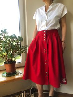 Vintage 80s Trachten style skirt. Red wool lined skirt decorated with machine embroidery. Front metal buttoned skirt with two side pockets. Traditional Alpine women's outfit. M size. 100% wool Lining 100% acetate. Waist  30" 76cm Length  28,5" 72cm. Red Fitted Skirt With Buttons, Fitted Red Skirt With Buttons, Vintage Red Knee-length Skirt, Button Front Skirt Outfit, Red Midi Skirt Outfit, Midi Rock Outfit, Buttoned Skirt, Red Midi Skirt, Midi Skirt Outfit