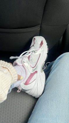 Nike Shoes Girls, All Nike Shoes, Girly Shoes, Shoe Inspo, Swag Shoes, Gorgeous Shoes