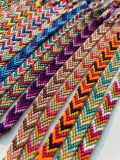 Blue Friendship Bracelet, Bracelet Thread, Chevron Friendship Bracelet, Chevron Friendship Bracelets, Color Chevron, Diy Bracelets With String, String Bracelet Patterns, Braided Bracelet Diy, Friendship Bracelet Patterns Easy