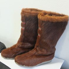 Muklux. Sami boots. Winter  women's boots made of deer fur. A rare find, handmade. The best gift in winter! People from the far north have been wearing them for centuries, and it's no wonder why in such harsh countries/conditions it's impossible to imagine life without these amazing shoes. And what is the secret of such warmth, you ask? And the answer lies in the structure of the deer's hair, it is a porous tube filled with still air. Works on the same principle of thermos, millions of these lit Winter Fur Boots, Winter People, Amazing Shoes, Boots Vintage, Boots Winter, Vintage Boots, Winter Snow Boots, Boots Leather, Fur Boots