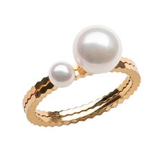 Classic meets contemporary in these sleek gold and pearl ring designs. Featuring ridged bands that nestle inside one another for comfortable and convenient stacking, choose different sizes and combinations of lustrous Akoya Pearls and slip these unique stacking rings on your finger for every occasion. Pearl Ring Designs, Pearl Ring Design, Pearl Collection, Pearl Types, Akoya Pearls, Pearl Size, High Jewelry, Pearl Ring, Stacking Rings