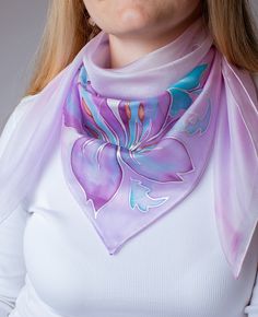 Purple flowers silk scarf is a beautiful summer accessories. This is painted silk scarf. ANOLI Design hand painted silk scarves are an outstanding and unique gift for those who want to stand out from the gray mass! Our designs are characterized by a unique symbiosis of a beautiful and modern lifestyle. Anoli Design products are like a sensual embodiment of lightness, beauty and ultimate comfort, with which you enjoy timeless luxury  intertwined with the best emotions and unique memories. The wor Silk Head Scarf, Modern Scarf, Batik Scarf, Purple Lily, Scarf Square, Silk Headscarf, Painted Scarf, Floral Silk Scarf, Silk Scarf Painting