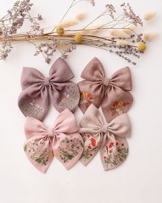 Embroidered linen hair bow is attached to a removable alligator clip and measures approximately 5,5'' (13.5 cm) wide and 6,5'' long/tall (15,5 cm). This item is MADE TO ORDER. Please allow up to 3-7 business days production time before shipping.  Material: 100% medium weight linen, Oeko-Tex 100 certified. Embroidered Hair Bows, Wedding Gift Baskets, Embroidered Linen, Diy Hair Accessories, Accessories Diy, Style Expert, Hair Bow, Last Minute Gifts, Medium Weight