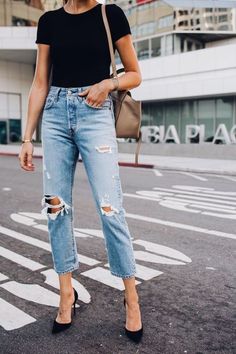 Body Noir, Ripped Jeans Outfit, Jeans Trend, Looks Jeans, Look Jean, Blogger Street Style, Skandinavian Fashion, Chique Outfits, Look Retro