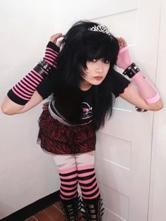 Pink And Black Scene Outfit, Pink Scene Outfits, Plus Size Scene, Scenemo Aesthetic, Black Scene Girl, Scene Queen Aesthetic, Scene Poses, Scene Queen Outfit, Scenemo Outfits