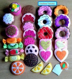 there are many different items made out of felt