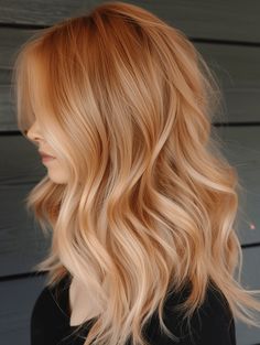 Natural Red Blonde Balayage, Strawberry Blonde Summer Hair, Medium Reddish Blonde Hair, Auburn Blonde Hair Color, Strawberry Blonde Babylights, Strawberry Blonde Shadow Root, Blonde Hair Strawberry Highlights, Strawberry Dark Blonde Hair, Strawberry Blonde With Shadow Root