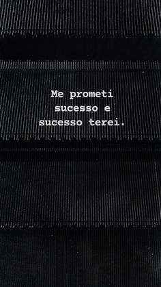 some type of black and white text on a piece of paper that says, me prometi suceso e succeso terei