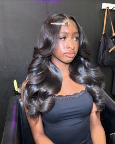 Krimped Hairstyles, Middle Part Quick Weave, Fake Hair Braids, Middle Part Curls, Sew In Curls, Sew In Body Wave, Ponytails Hairstyles, Weave Curls, Cute Weave Hairstyles