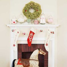 Christmas Fireplace Fireplace Mantel Christmas Decorations, Farmhouse Fireplace Mantels, Victorian Christmas Decorations, Gorgeous Fireplaces, Mantel Design, Christmas Fireplace Decor, Christmas Mantel, Christmas Mantel Decorations