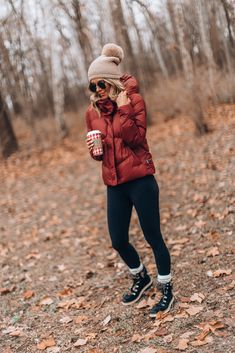 Styling Holiday Favorites with Affirm | Cella Jane / winter coat / women's activewear / cold weather style Winteroutfits Chic, Outfit Ski, Look Short Jeans, Friday Wear, Wander Outfit, Beige Beanie, Snow Day Outfit, Cozy Snow, Winter Mode Outfits