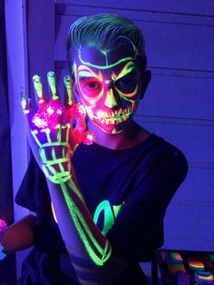 Glow In The Dark Skull Makeup, Halloween Body Painting, Pintura Facial Neon, Neon Goth, Halloween Rave, Uv Tattoo