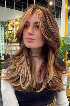 Hair Color Dimension, Blonde Highlight Ideas, Kelly Clarkson Hair, Chunky Blonde Highlights, Effortless Hair, Highlight Ideas, Blonde Bangs, Chunky Highlights, Ash Blonde Highlights