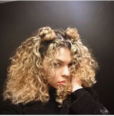 Half Up Space Buns - 31 Best Half Up Half Down Hairstyles for Curly Hair on latestlocks.com Ombre Wig, Space Buns, Cute Curly Hairstyles, Simple Hair, Hair 2018, Haircuts For Curly Hair, 90s Hairstyles, Wig Human Hair