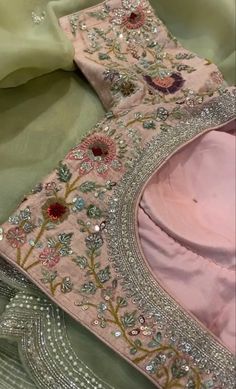 Kardana Work Embroidery Blouse, Heavy Embroidered Blouse Designs, Heavy Work Blouse Designs, White Embroidery Blouse, Wedding Saree Blouse Designs